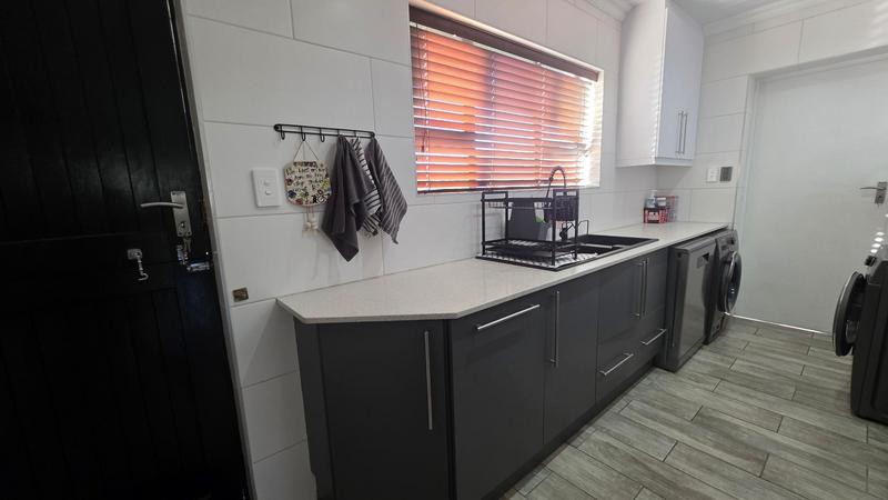 3 Bedroom Property for Sale in Reebok Western Cape